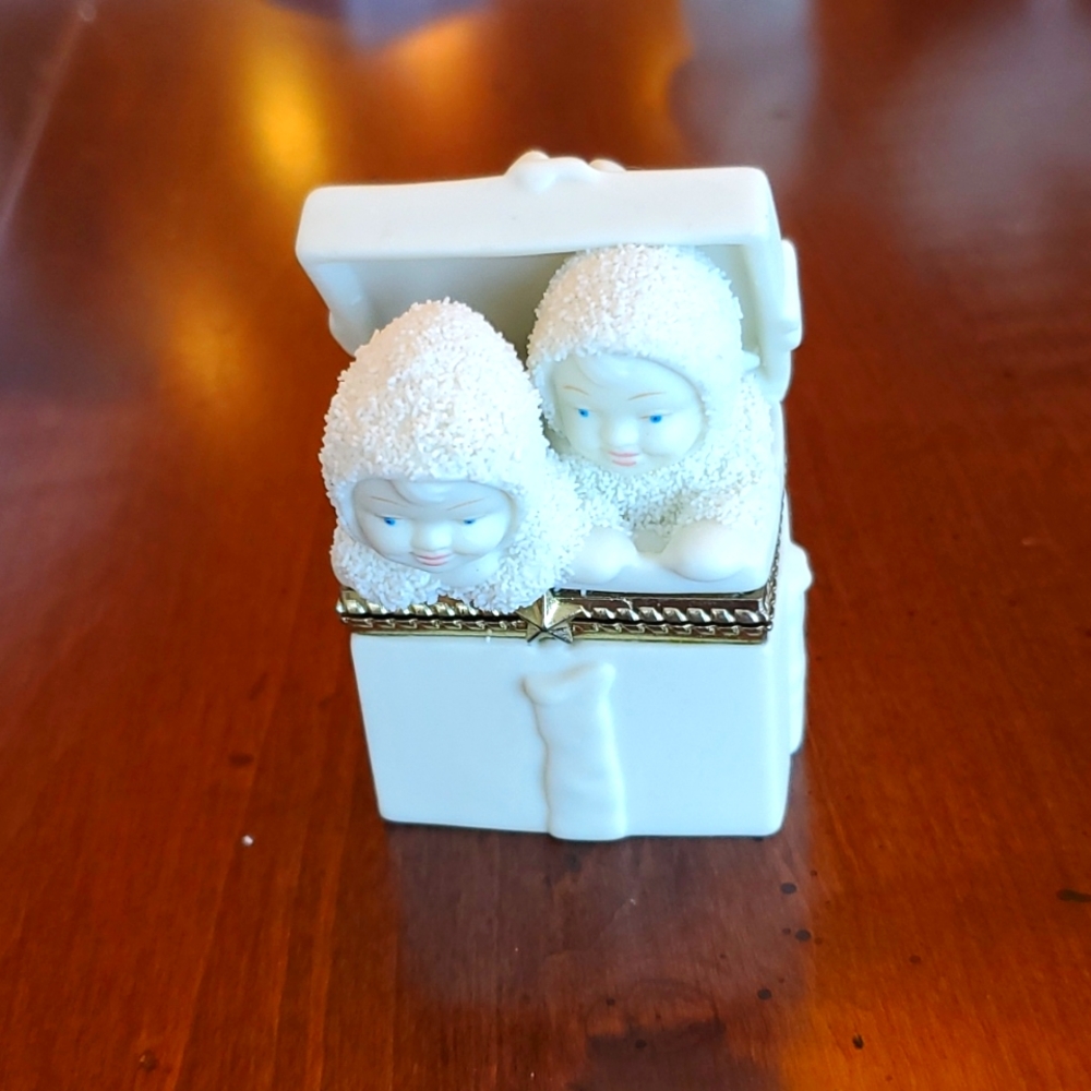 Department 56 hinged box snowbaby